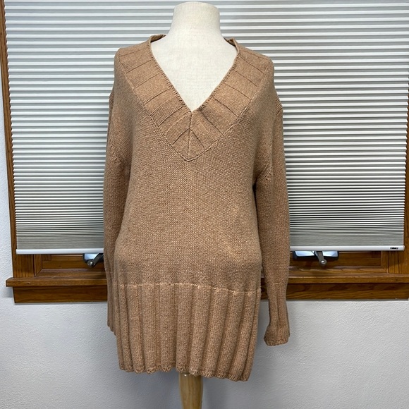 Lou & Grey Sweaters - S // Lou & Grey Peach Sand Cashmere Blend V-Neck Tunic Sweater